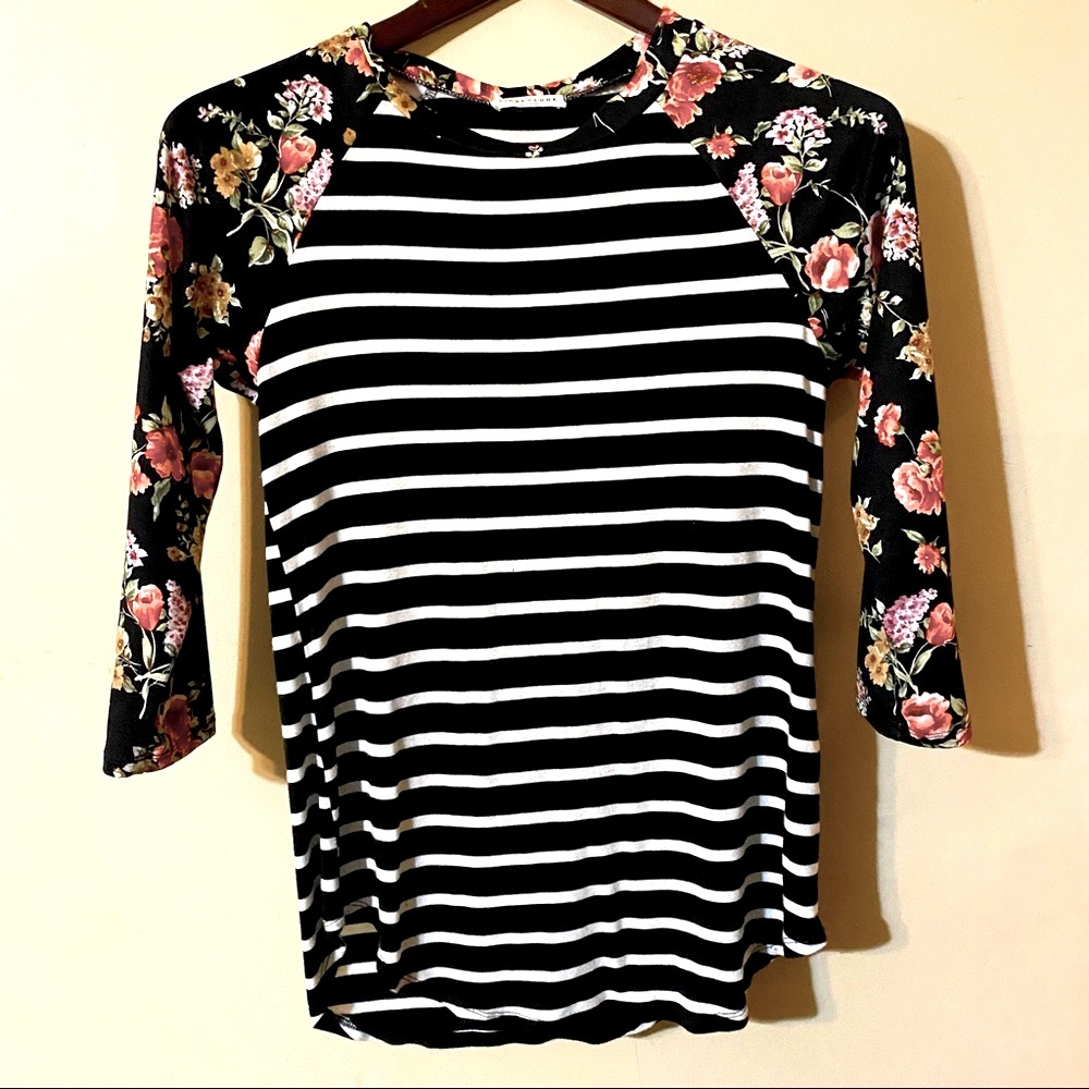 First Look Floral Black And White Striped 3/4 length Sleeved Top Sz Medium SOFT